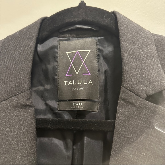 Aritzia Talula Blazer - Women’s Size 2 with Ornate Detailed Buttons - Picture 3 of 7